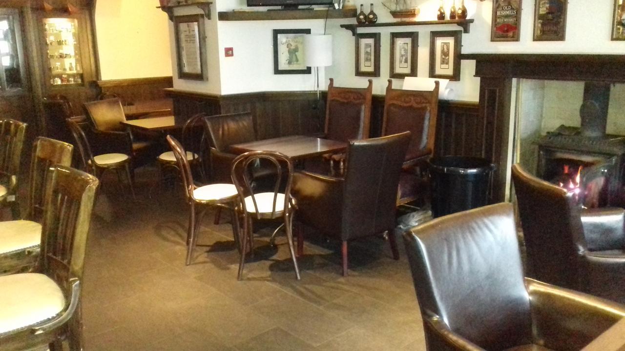The Midway Bar & Guesthouse Dungloe Exterior foto
